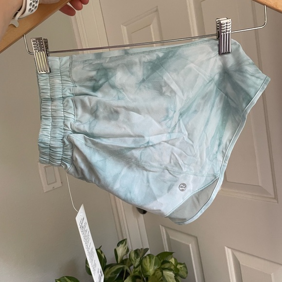 NWT ✨ Lululemon Hotty Hot Short LR 4in 💙 - Picture 3 of 7